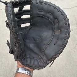 Wilson A2000 First Base Glove 