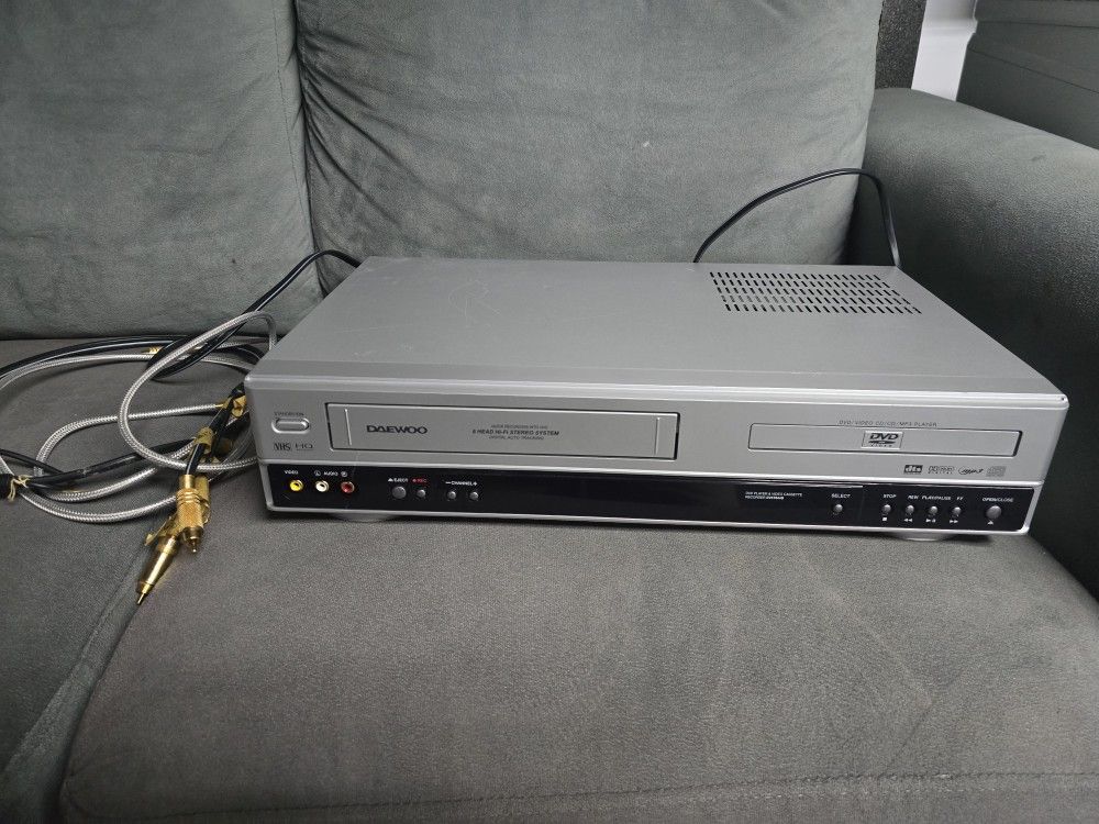 Daewoo VCR/DVD Combo Player DV6T844B w/ Cords tested/working