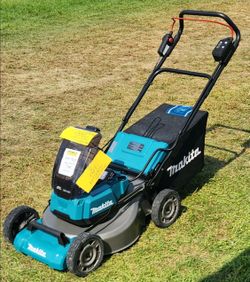 95 newMakita 21 inch Brushless Self Propelled Lawn Mower DLM532Z No Battery
