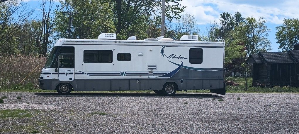 1997 Winnebago Adventurer