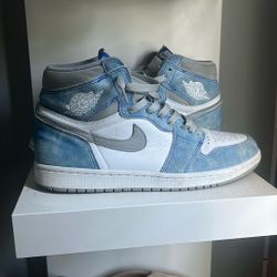 Jordan 1 Hyper Royal 