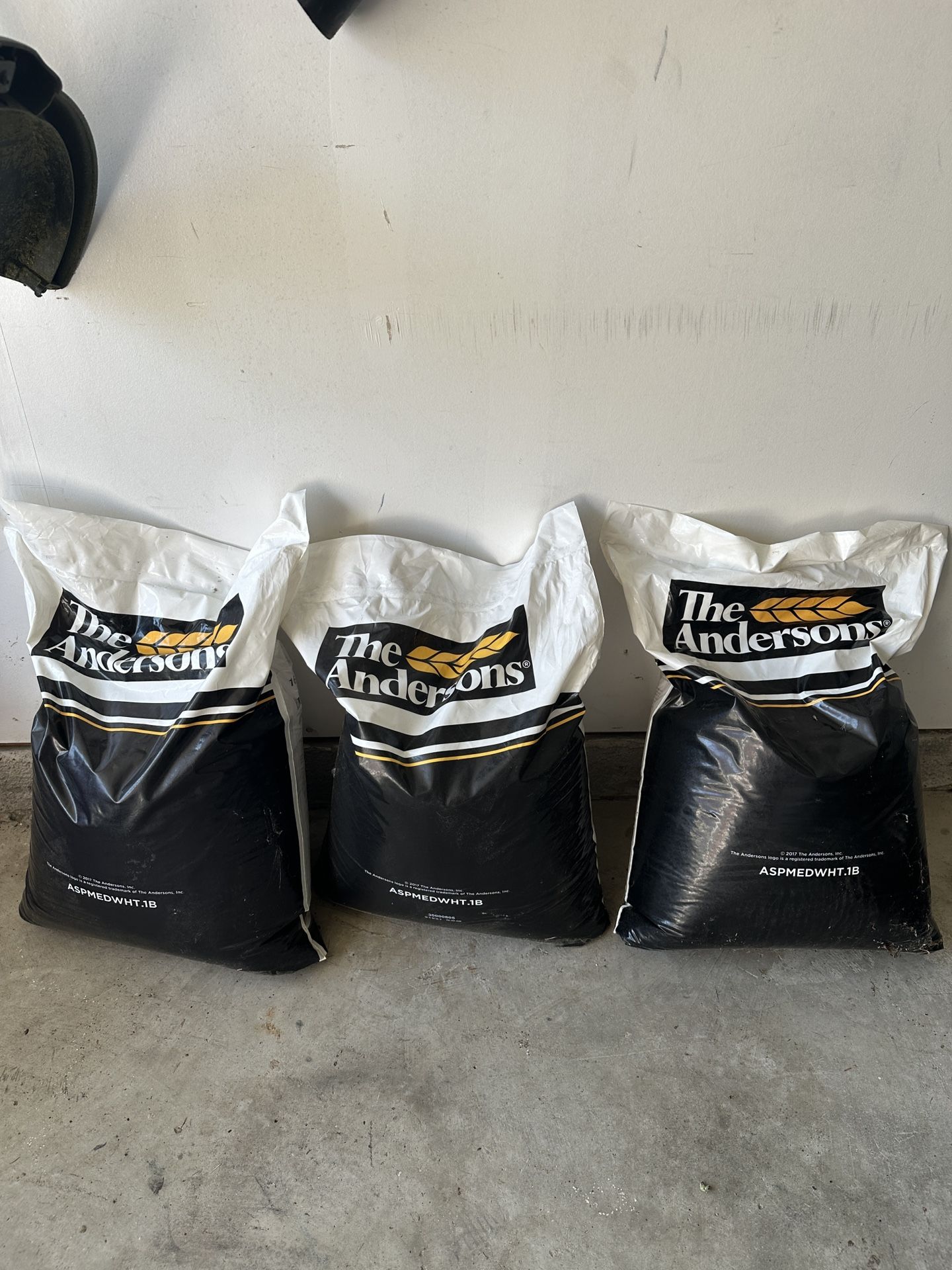 The Anderson's Turf Fertilizer 16-4-8