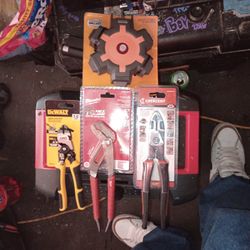 Bundle Of Pliers Cutting Pliers ,Hex Jaw Pliers,Lineman Pliers ,5 Outlet Contractor Grade Power Hub