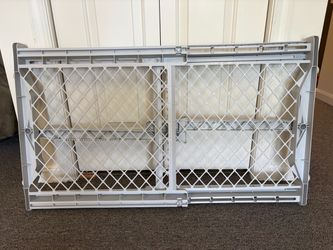 Plastic baby safety gate