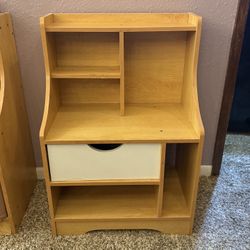 2 Nightstands/side tables