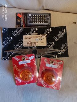 Peterbuilt Keygaurds And 2 Lights