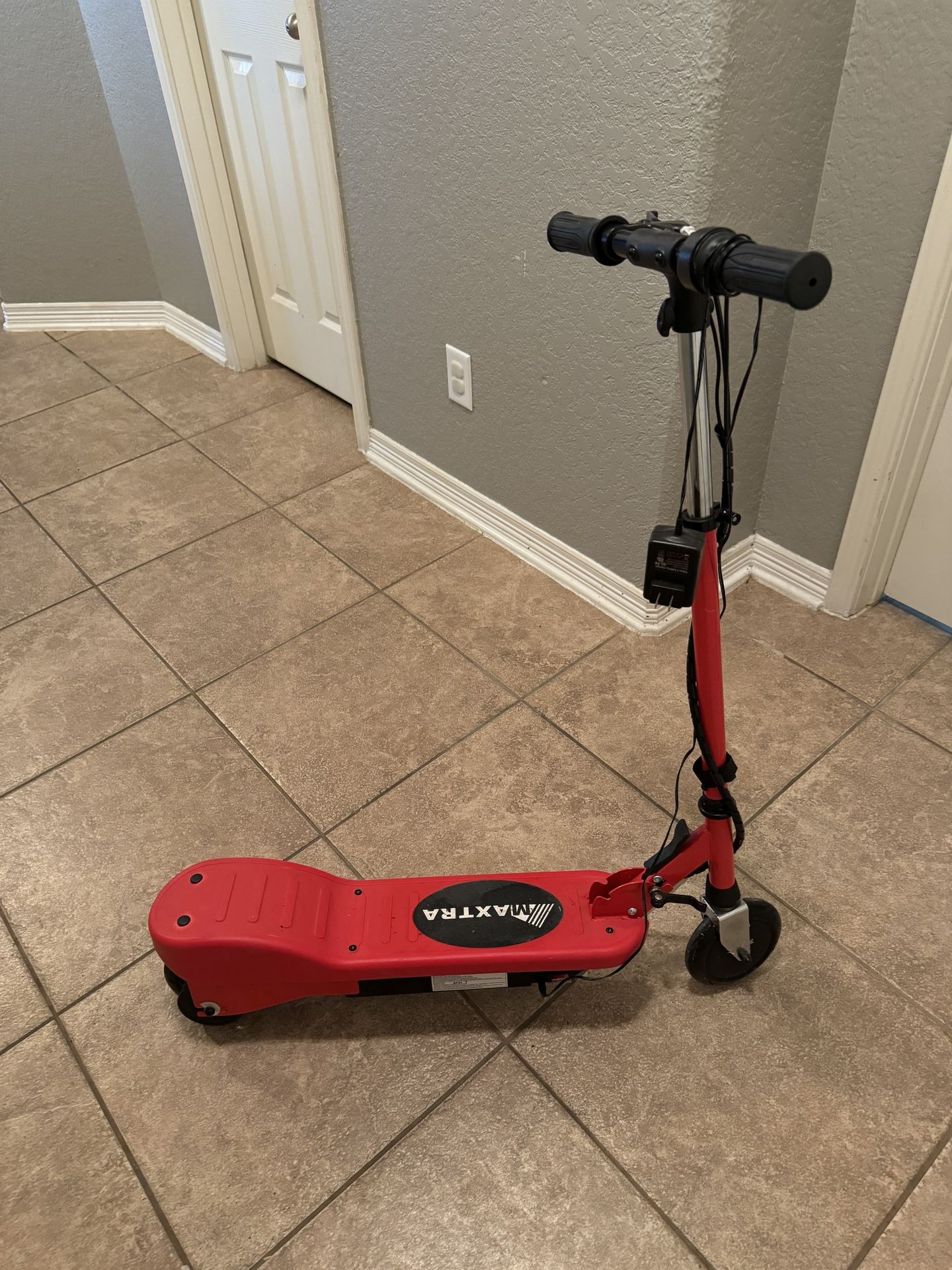 NWB MAXTRA E100 ADJUSTABLE FOLDING ELECTRIC SCOOTER-RED