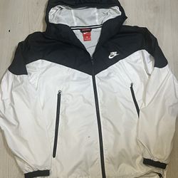 Nike Windrunner jacket in black and white Size Small fits to Medium#NikeWindrunner #Wonbreaker