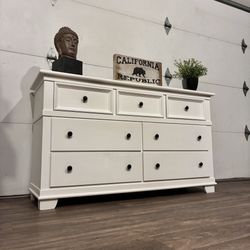 LIKE NEW 7-Drawer Dresser w/ Black Hardware, Pottery Barn Style