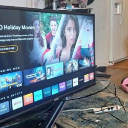 32" Vizio Chromcast Smart Tv Streaming Apps 4k Great Condition No Legs It Was Mounted.  Tv Has Great Quality Pic 