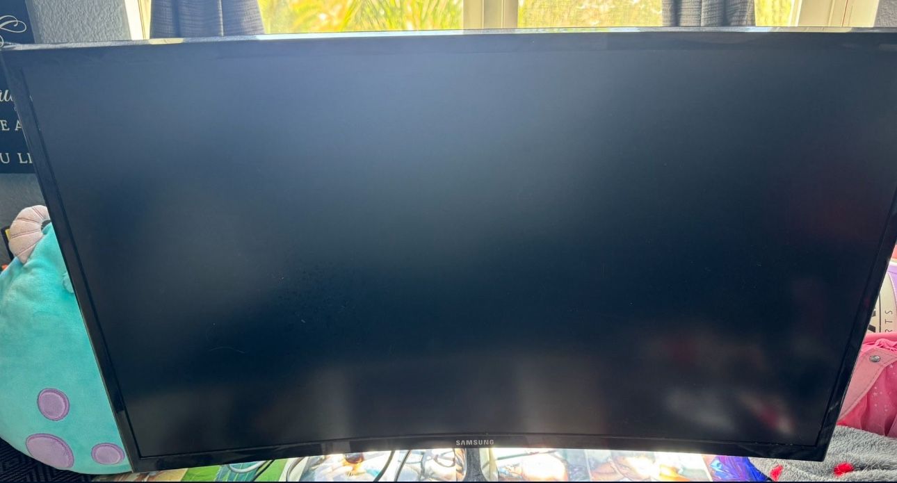 Curved Samsung Monitor 27”