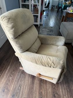 LaZBoy Full Recliner - Works Great!! Quantity 2