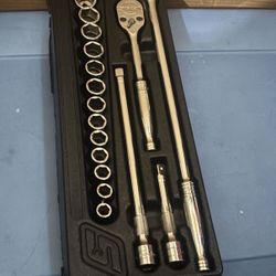 Snap-on Tools 17 pc 1/2" Drive 6-Point Metric General Service Socket Set • Includes (17) tools (12-24 mm) • Includes Dual 80R Technology standard hand
