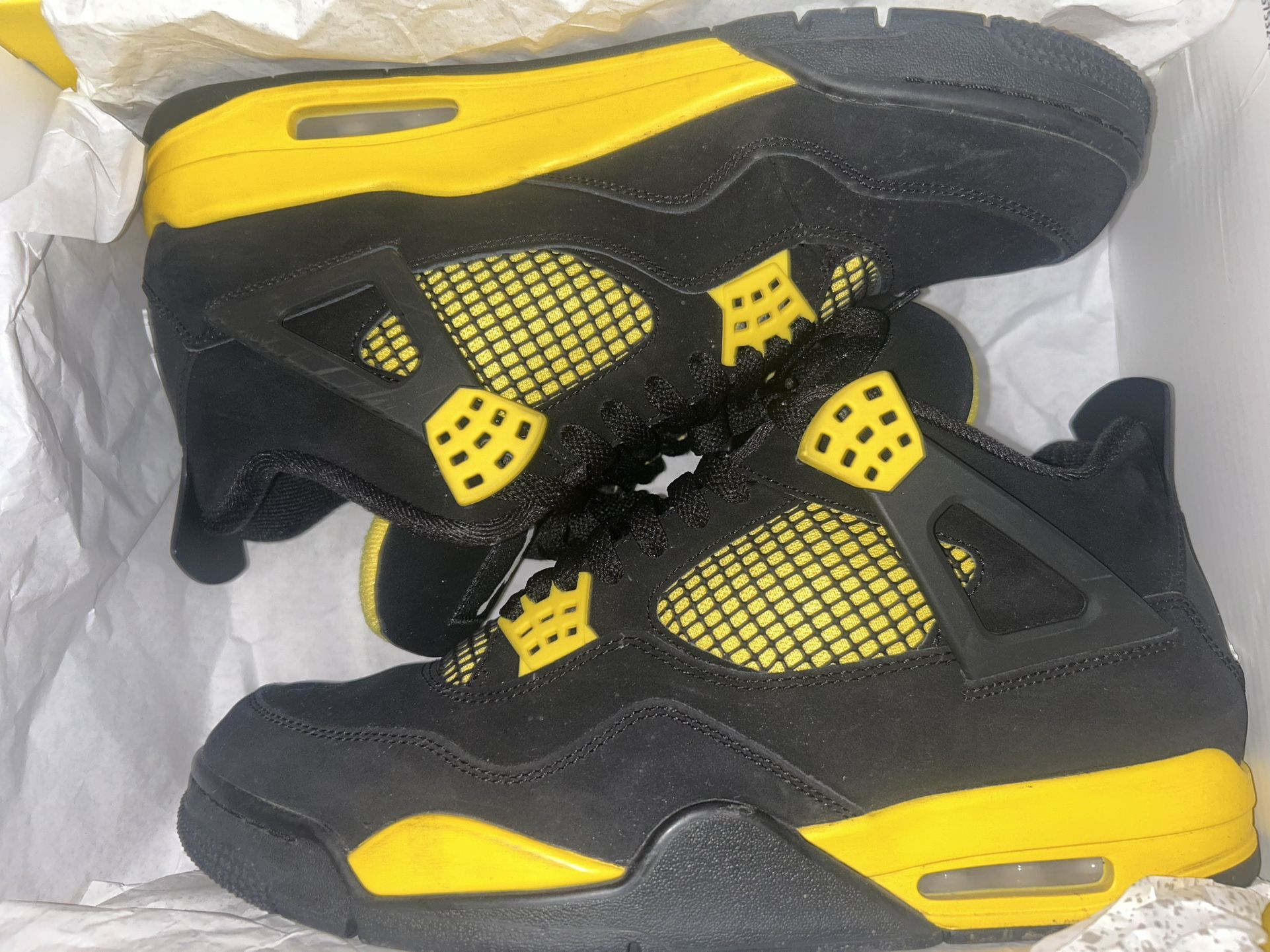 Jordan 4 Black Thunder