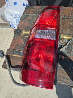07 tahoe left tail light