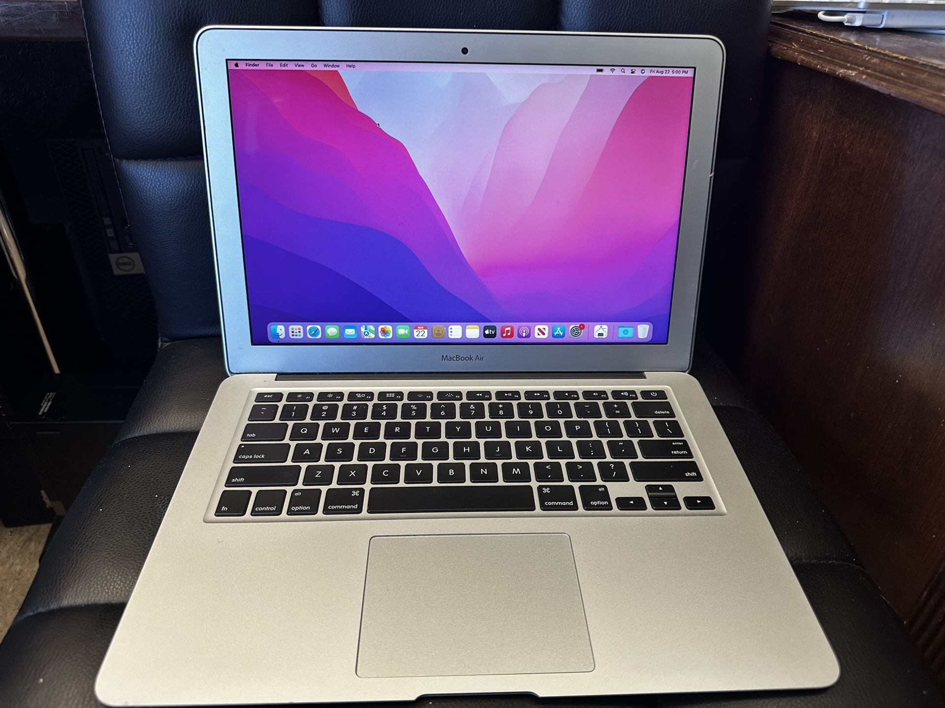 Macbook Air 13 nches- MacOS Monterey