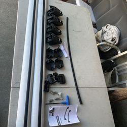 Universal roof rack
