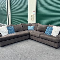 Nice Large Dark Brown 3 Piece Sectional Couch ( Throw Pillows Not Included )
