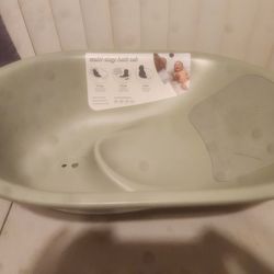 Multi stage baby bathtub