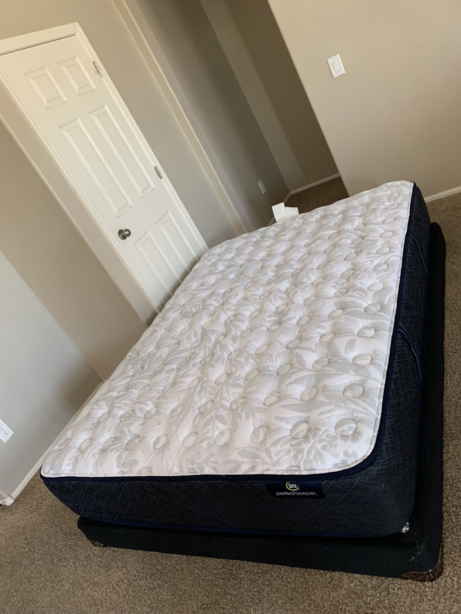 QUEEN SERTA MATTRESS AND FREE BOX SPRING