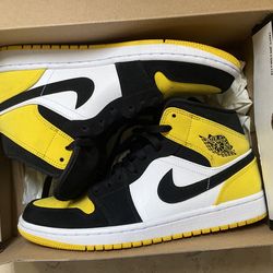 Jordan 1 Mids Yellow Toe Size 8