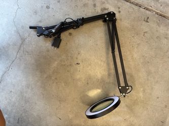 Magnifying Glass with Light - needs a replacement clamp