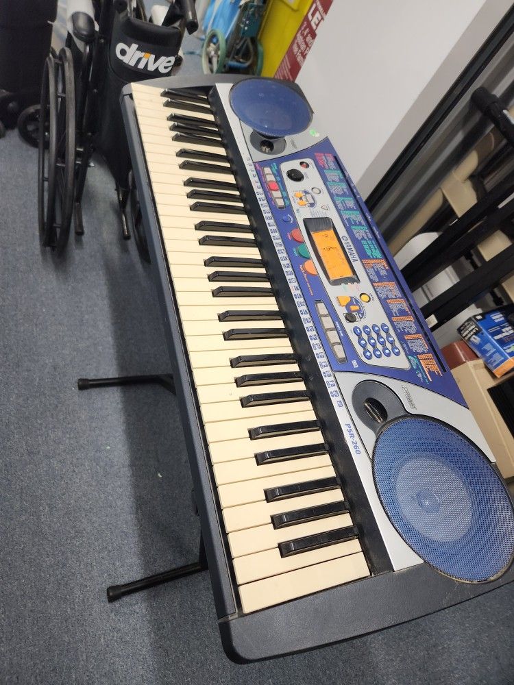 Yamaha 61 key Musical piano keyboard Synthesizer