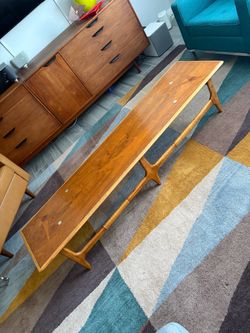 Coffee table for the mid-century connoisseur
