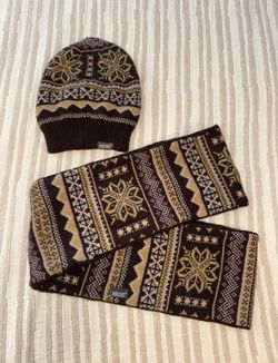 Muk Luks Beanie hat & scarf. Reversible and both new missing tags!