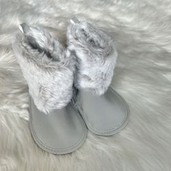 Carter's Baby Boots w/ Faux Fur *9-12 Months