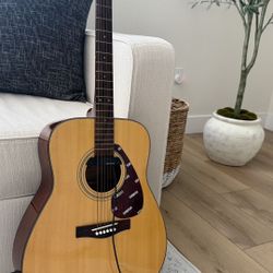 Yamaha F335 Electric-Acoustic Guitar