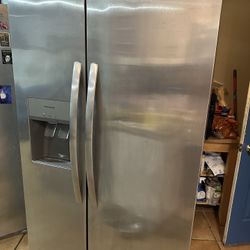 Side by Side Frigidaire Ice Maker Refrigerator 