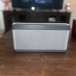 Bose SoundLink Bluetooth Speaker III – Excellent Condition, Original Charger