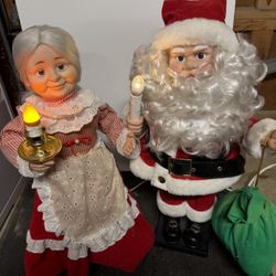 Santa  and His Lady, Michanical They Both Move There Hands 
