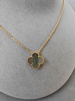VCA Clover Gray Mother Of Pearl Necklace 