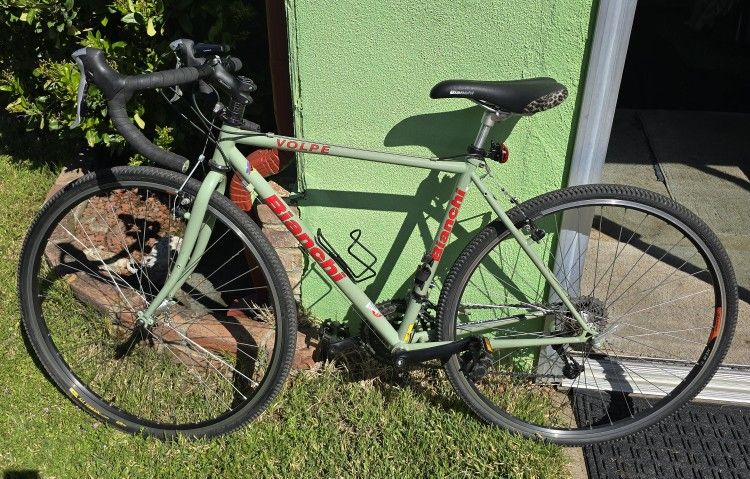 Bianchi Volpe Road Bike