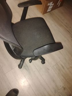 Black Mesh Office Chair with Armrests