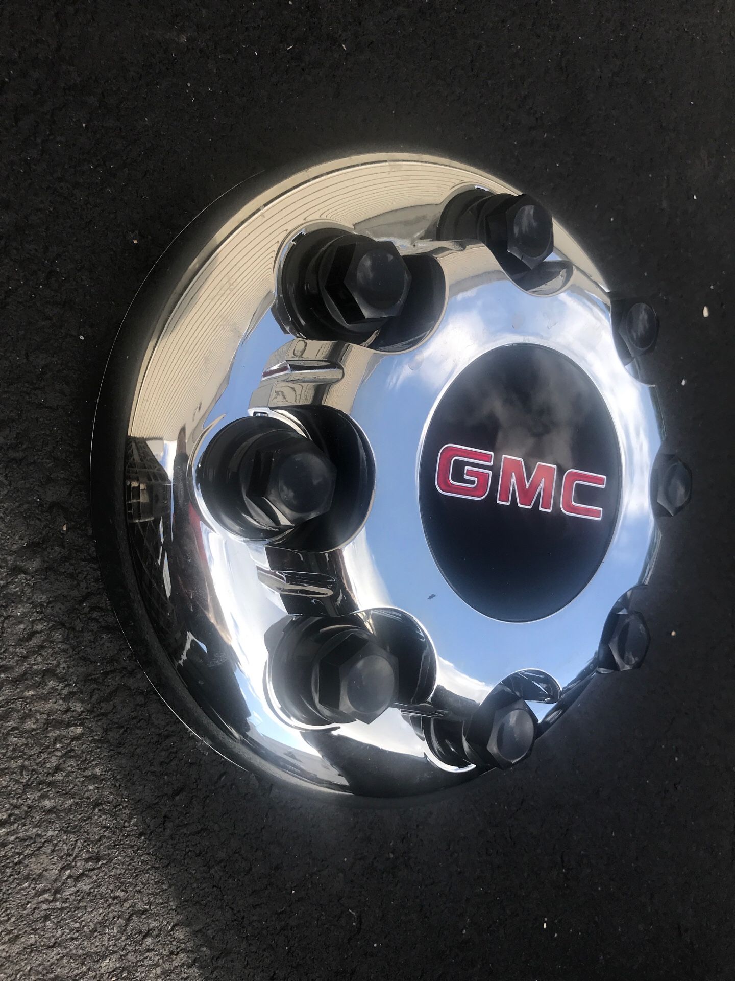 Gmc duelly front center cap on 15742005