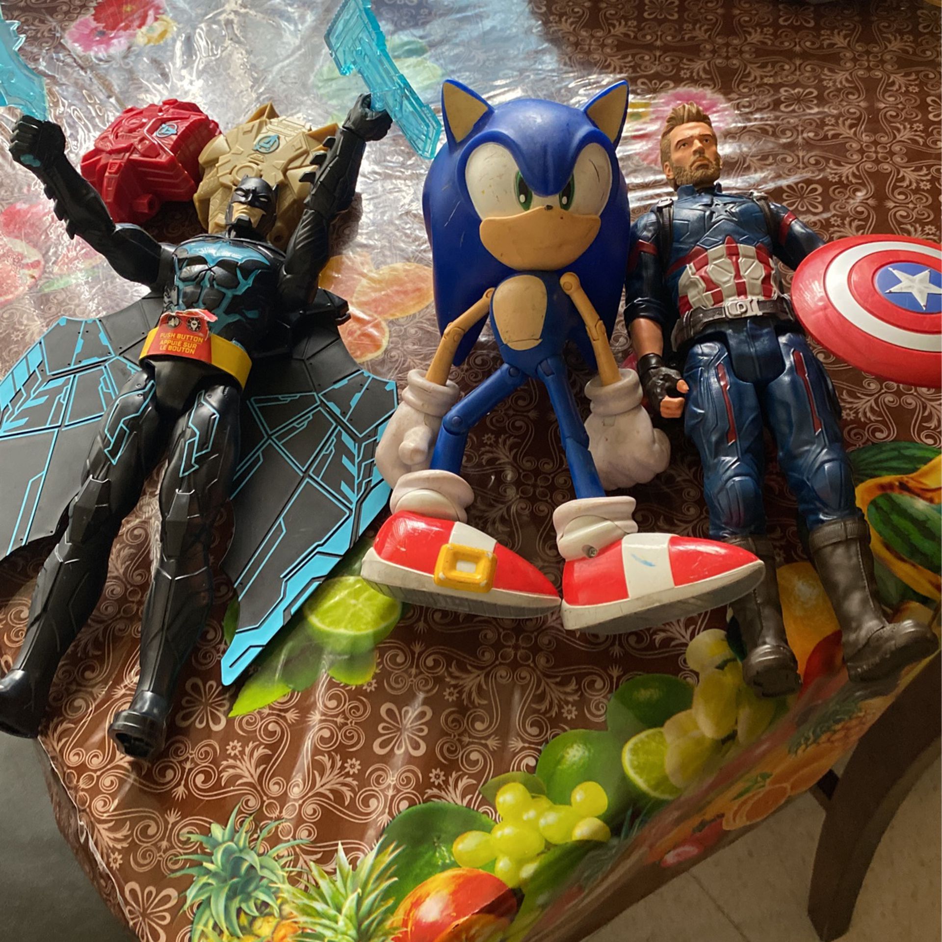 Toys Batman,captain America And Sonic 