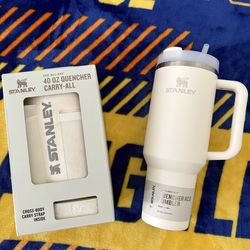 STANLEY Quencher H2.0 Tumbler 40 OZ (BRAND NEW) plus The All Day Cross-Body Carry Strap