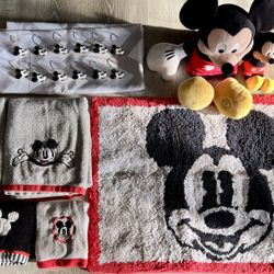 Mickey Mouse Themed Bathroom Set