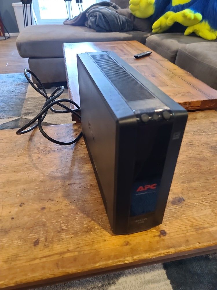 UPS - (Uninterrupted Power Supply)