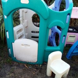 Little Tikes Outdoor Play Toy With Chair $200
