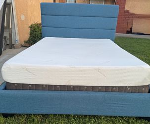 Beutiful Queen bed with good mattress set