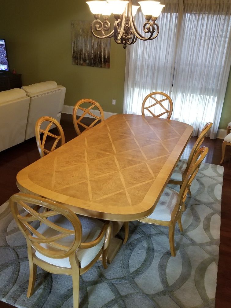 Dining room table & 8 chairs