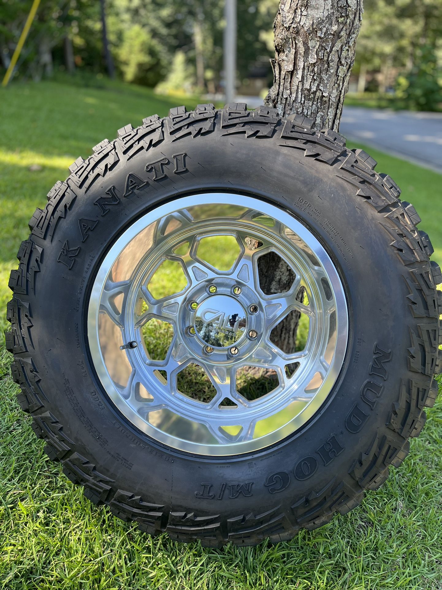 8x6.5 20” cali wheels and 39” tires