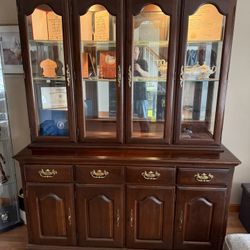 China Cabinet/Hutch