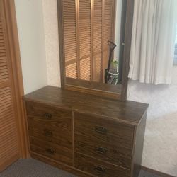 Dresser With Mirror