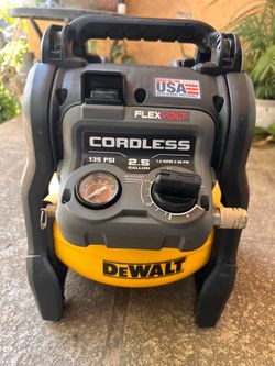DEWALT 60v 2.5 Gal. 140 psi Portable Electric Pancake Air Compressor tool only