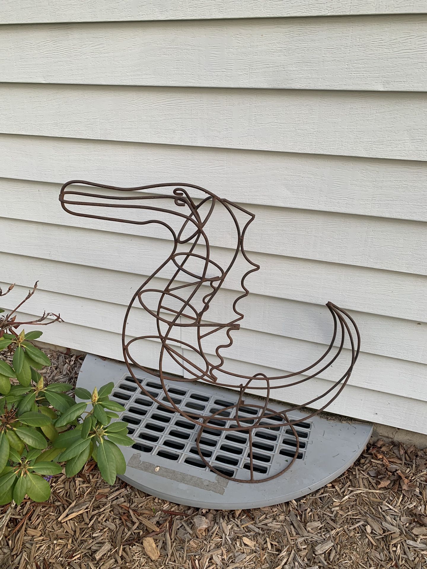 Topiary Form Metal Dragon Seahorse Garden Decor Metal